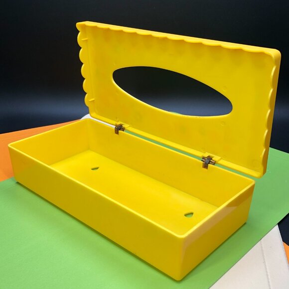 Vintage 60s Flower Power Tissue Box Cover: Yellow Hard Plastic - Groovy Bathroom - Picture 5 of 13